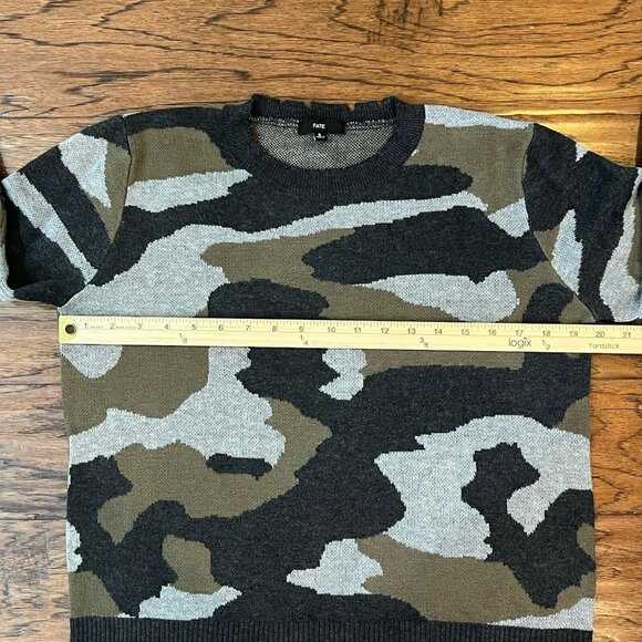 Fate Camo Sweater Women’s Size Small Distressed Crew Neck Pullover Green Gray - Picture 11 of 12